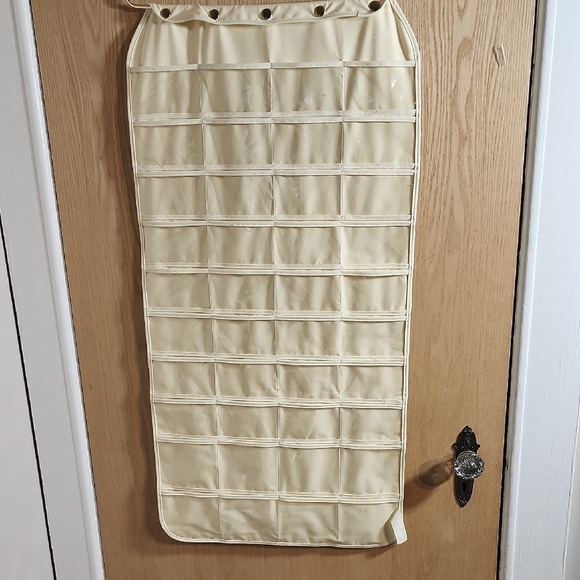 Elegant Cream Jewelry Organizer - Picture 2 of 5